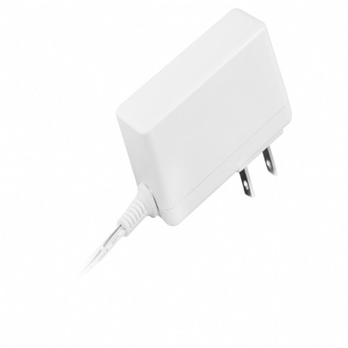 Why adapter light goes off when plugged in?