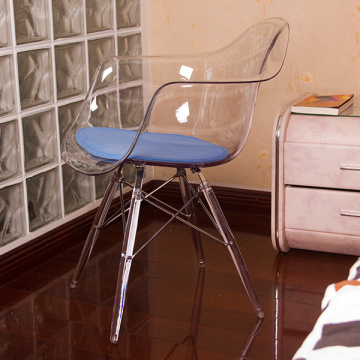 Transparente Eames Stuhl