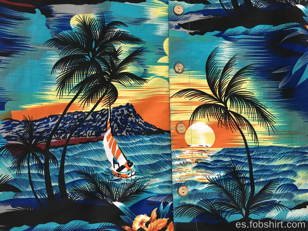 Camisa hawaiana con estampado de poliéster junto al mar