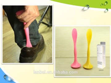 Tumbler stand shoehorn shoe lifter easy shoehorn