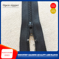 Quilt cover with closed black zipper