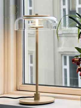 Lampu meja LED akrilik emas retro untuk hotel