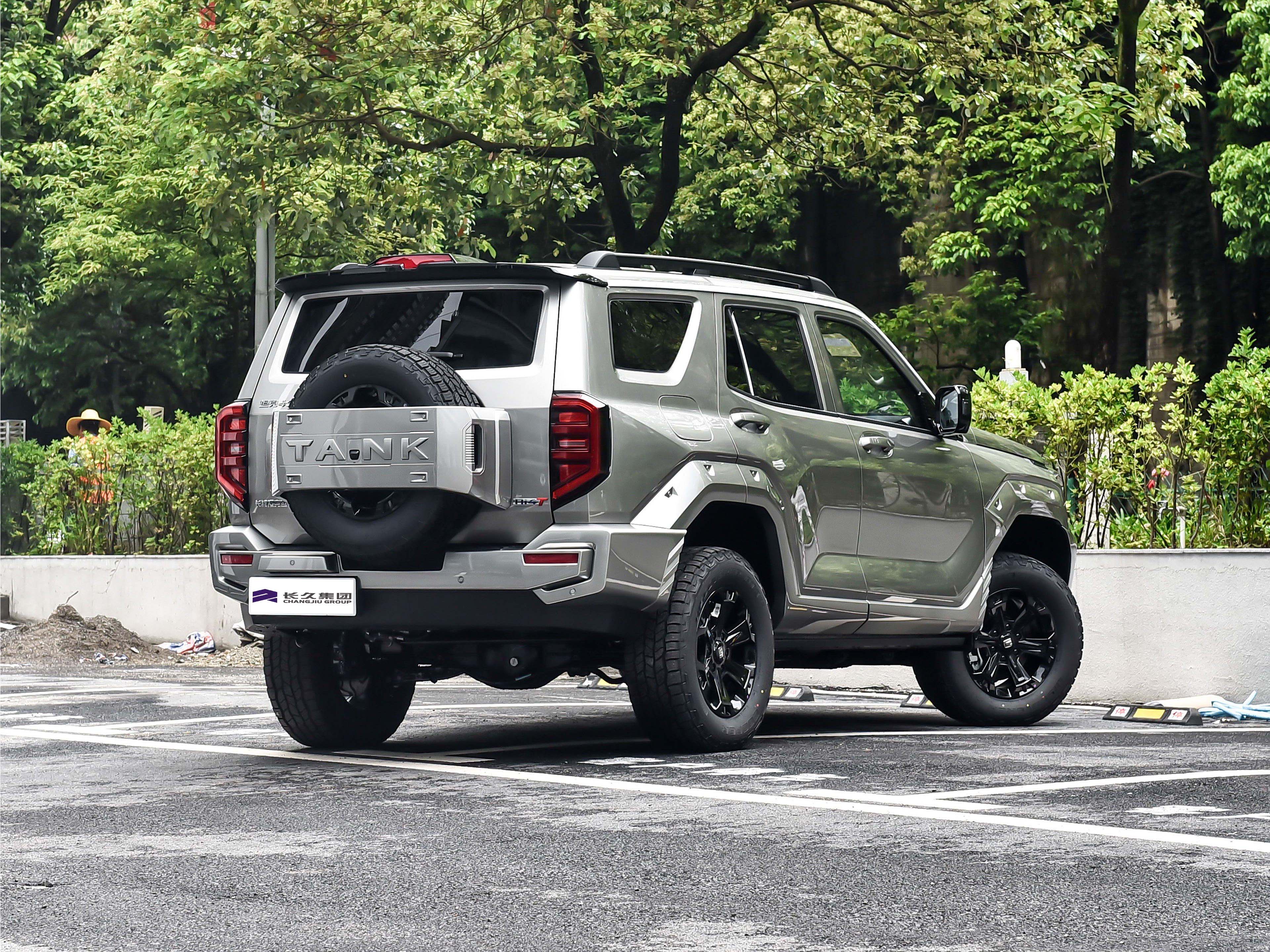 High-Performance Tank400 Hi4-T Electric SUV