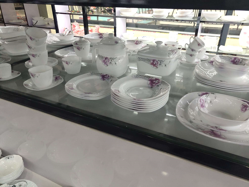 Low Cost Price Crockery Dinner Set