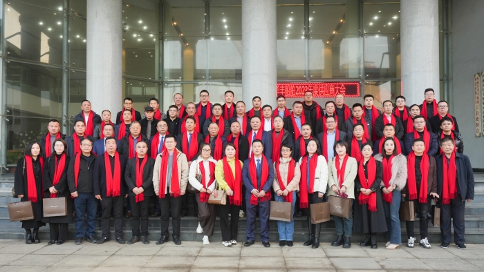 Pracuj razem dla Win-Win Future Huafeng Work together for a win-win Future huafeng