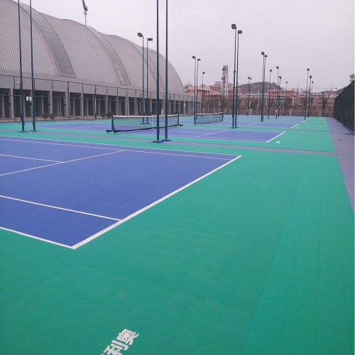 Buiten indoor basketbalveld tegels vloeren