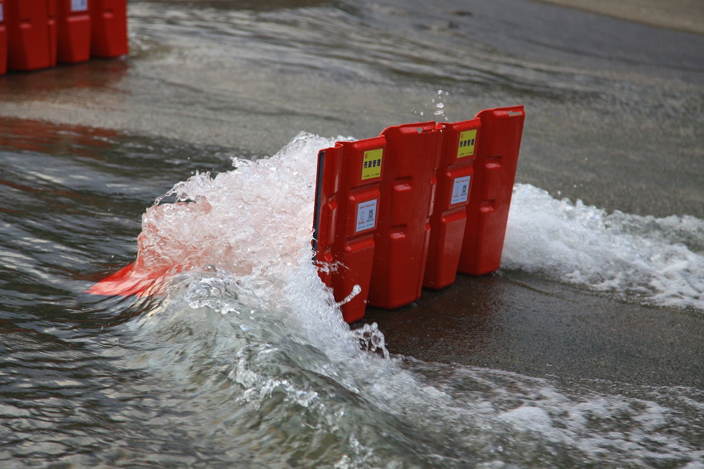 Freestanding flood barrier boxwall 75cm height for tunnel