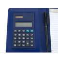 Calcolatore solare con le note appiccicose e la penna