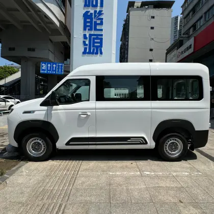 Sinotruk Pioneer Officer V