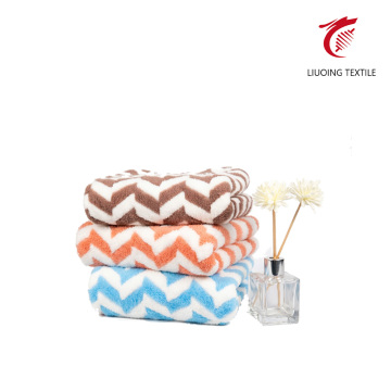 Chic Wavy Pattern Towel for Everyday Use