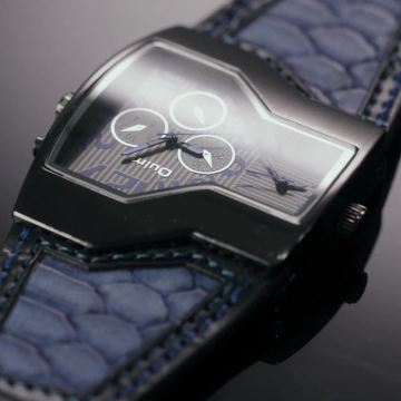 Hot Sale: Oulm 1220 Dual Time Men's Watches with Japan Quartz Movement and Leather Strap