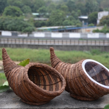 Weaving Rattan Cornucopia Flower Basket