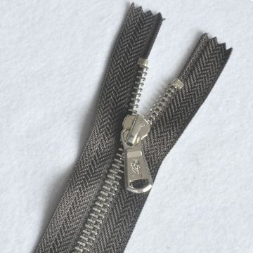 Silvery brass zippers for garment on sale