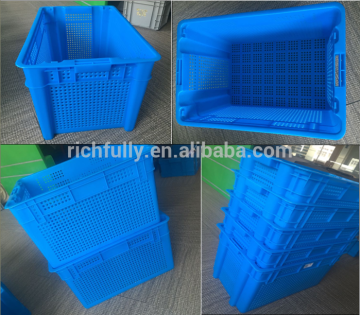 Nestable plastic dislocation storage crate for produce