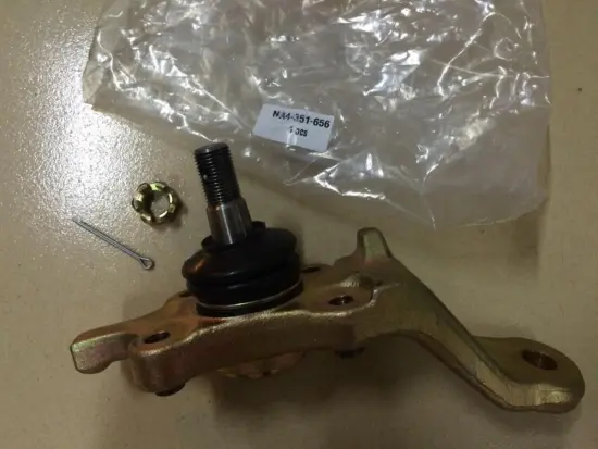 Rolie auto parts Toyota landcruiser front lower  ball joint RH 43330-39415