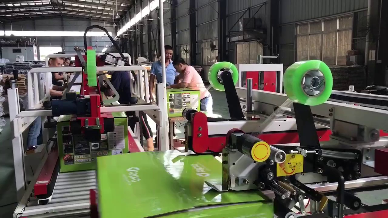 Middle Size Charcoal Smoker with Grid Side Tables and Bottom Shelf