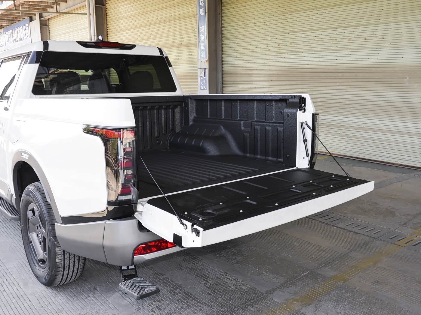 Automatic Gasoline AWD Luxury Edition