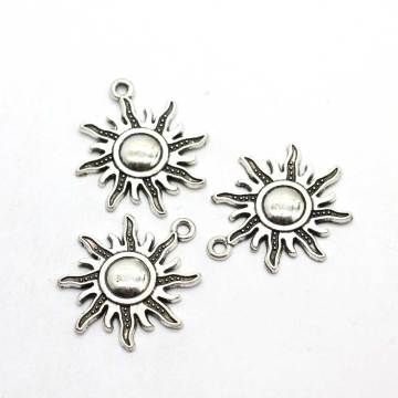 En gros Alliage Soleil Charmes Métallique Soleil Pendentifs Ornement Accessoires Boucle D&#39;oreille Collier Résultats de Bijoux