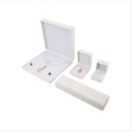 Caja de almacenamiento de joyería de cuero blanco elegante