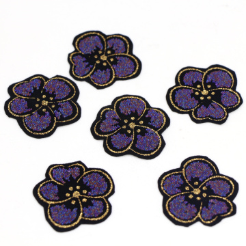 Patches de flores com miçangas Costurar em patch de bordado