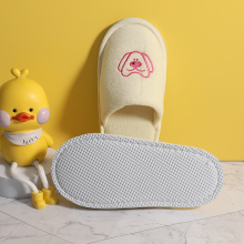 Tendencia a granel Baby Dog Kids Slippers para niños pequeños