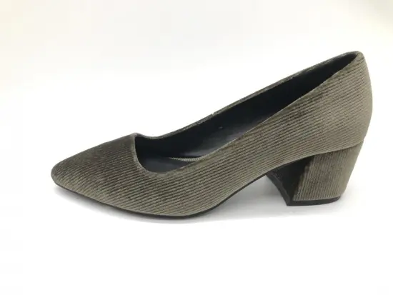 Ladies chunky mid- heel pump