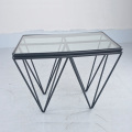 Mesa de centro de vidro de design exclusivo com pernas de metal