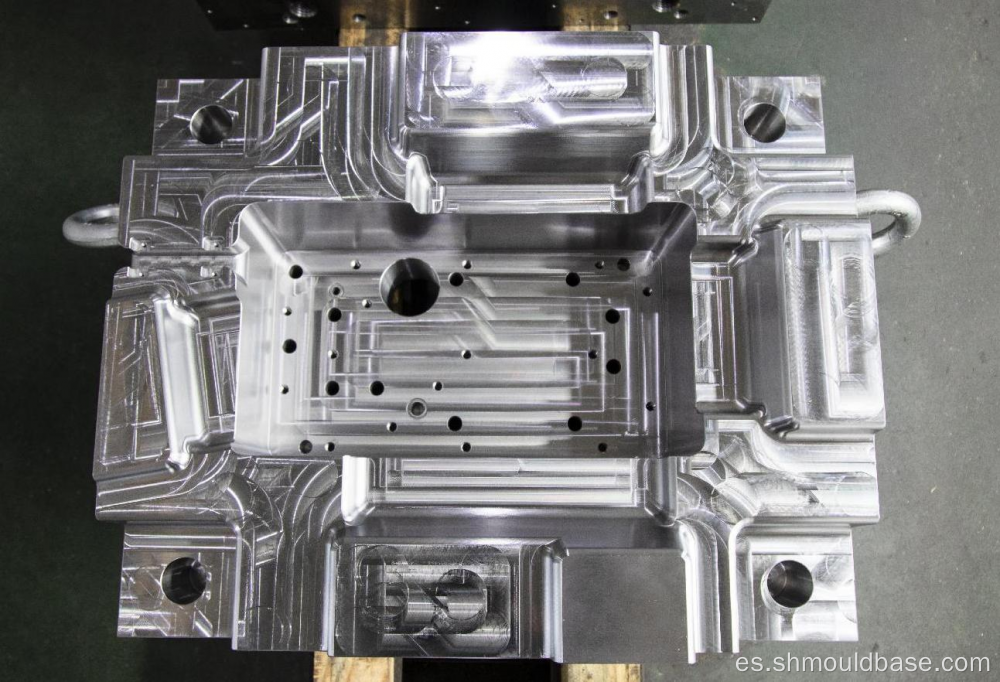 Procesamiento de base de moho automotriz