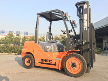 FD35 Diesel Forklift Truck