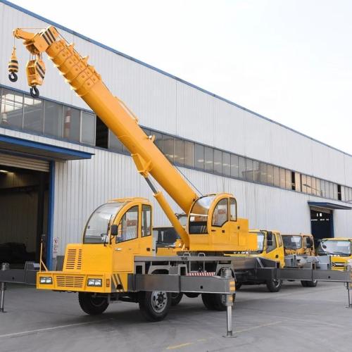 12-тонный автокран для эффективной обработки грузов