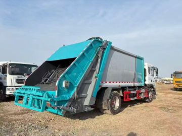 Camion compacteur de déchets à chargement arrière Dongfeng