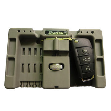 Key fixing tool for remote with flip key