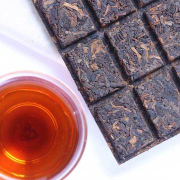 China Yunnan Organic Pressed Pu-erh Chocolate Tea Cake
