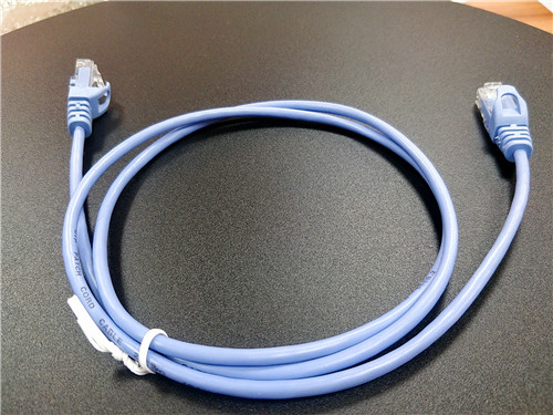 Schlankes CAT6-LAN-Kabel für PS4