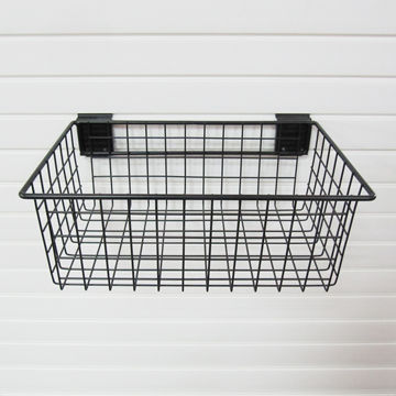 Wire basket, measures 46 x 30 x 20cm