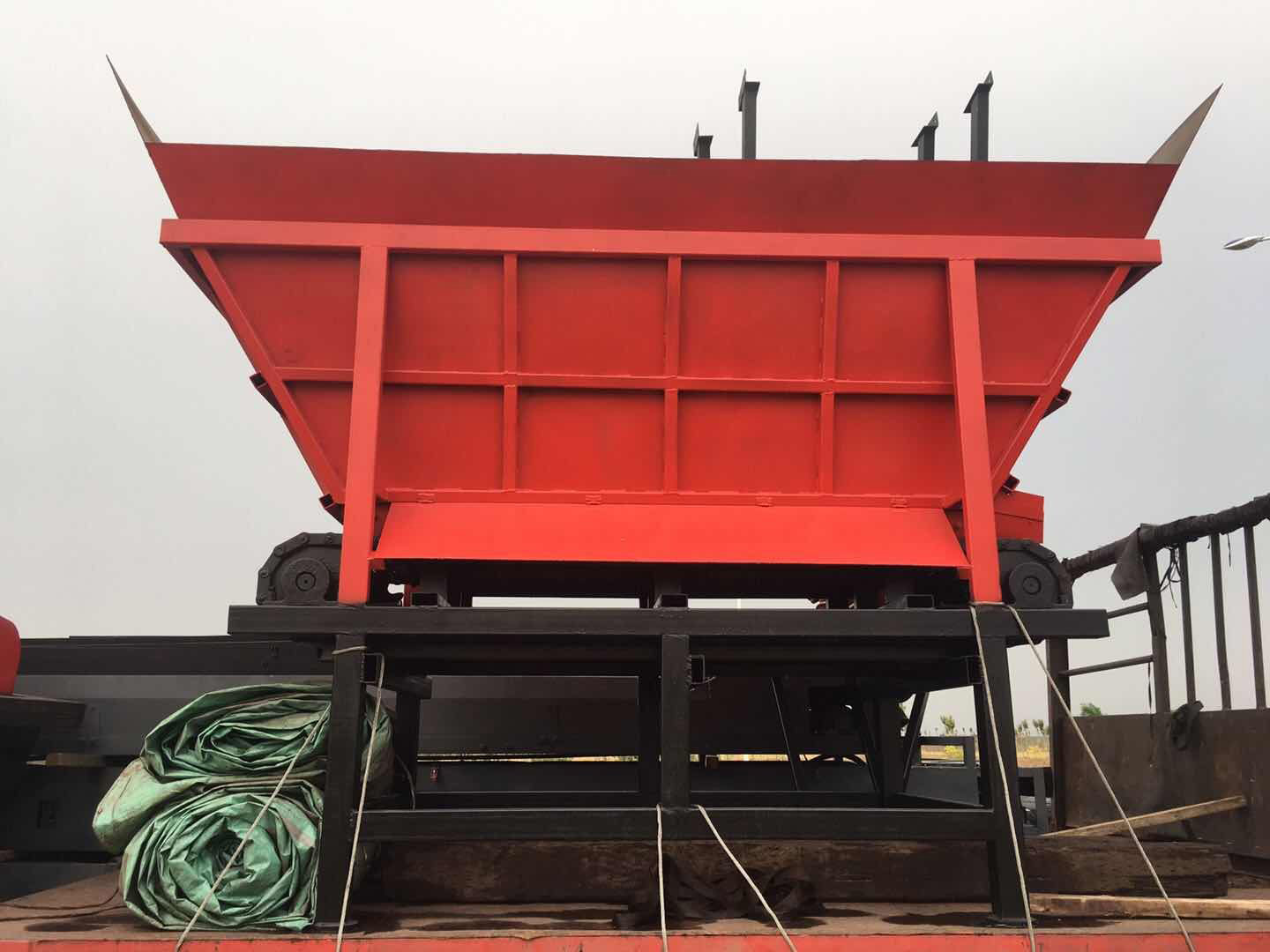 Intermediate buffer silos for the metallurgical industry