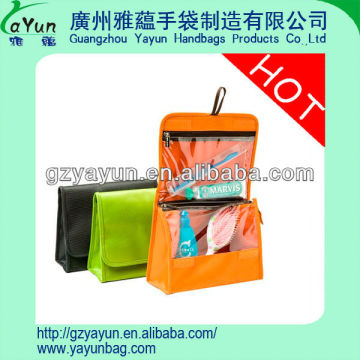 Travel wash bag with zipper