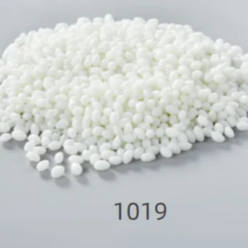 Coated hot melt adhesive particles