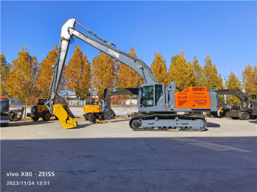 Escavatore cingolato da 1,1 m3 200 CV 30 tonnellate