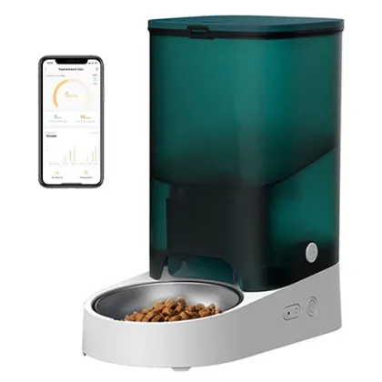 Pet cat feeder for freeze-dried pet food