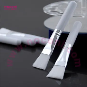 white color wooden handle hot sale high quality Nylon mask brush