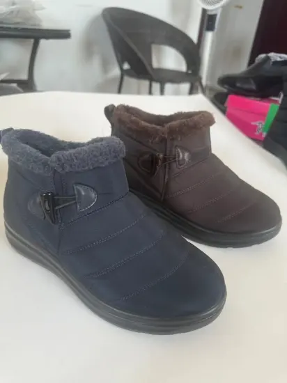 Warm snow boots are lightweight and cold resistant