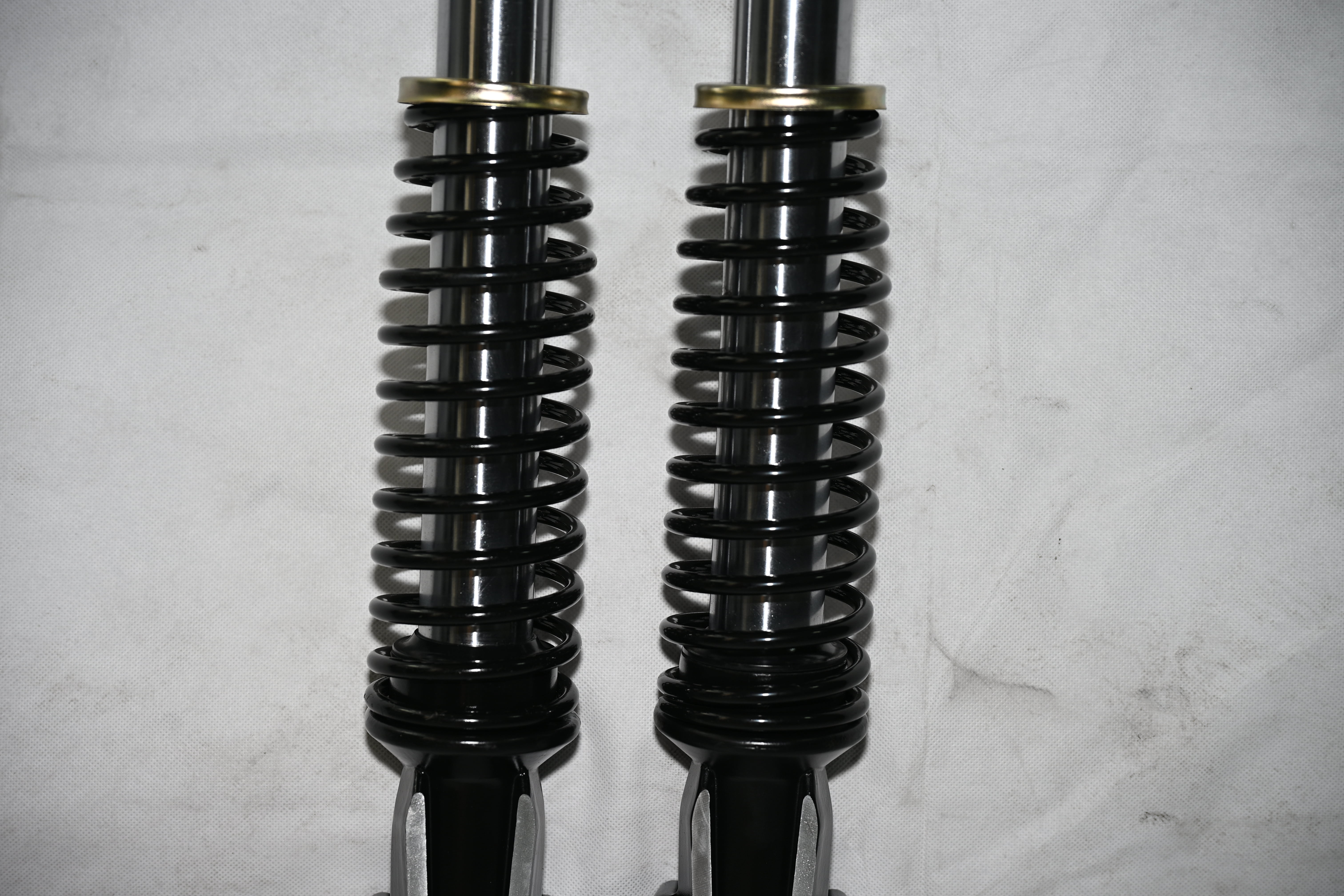 External spring tip shock absorber