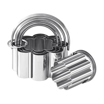 Stainless Steel Scalloped Biscuit Cutters with Handle - Professional Baking Tool for Pastry and Scones