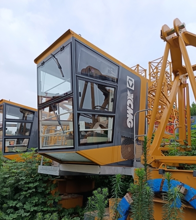 xcmg-used-crane-driving-cabin-interior xcmg-used-crane-driving-cabin-interior