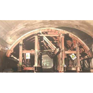 Sistema de encofrado metálico con carro de revestimiento de túneles