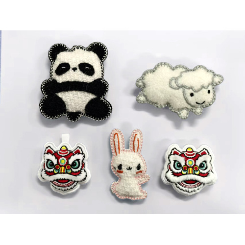 Kreativní výplň s vyšívaným logem