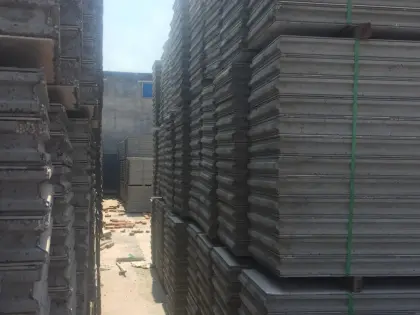 wall boards for land transportation