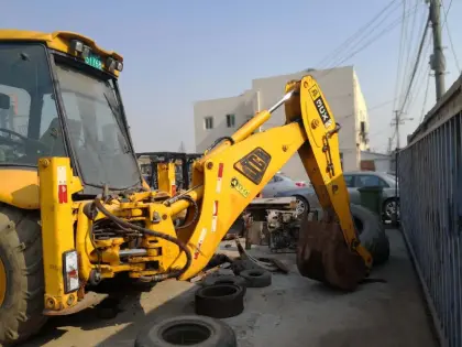 Used Old model JCB 3CX Backhoe Loader