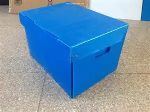 Corner folding turnover box